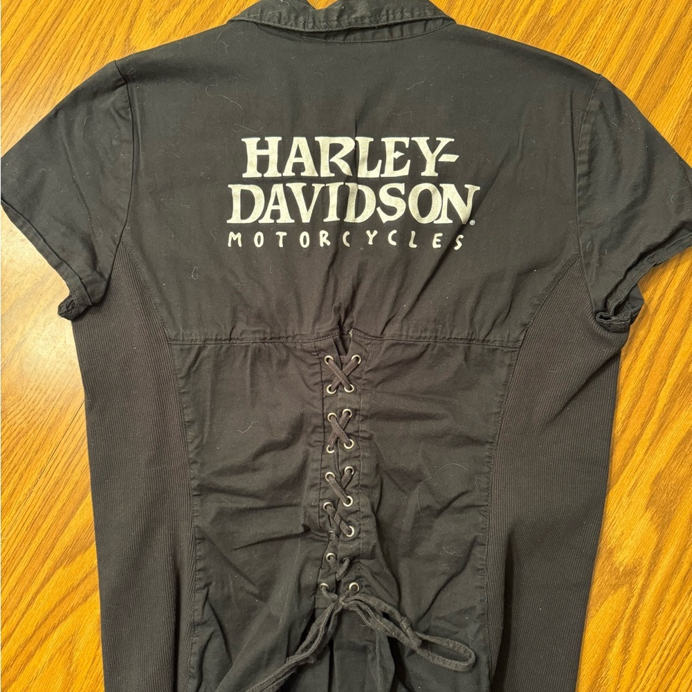Harley Davidson garage shirt. Size large.